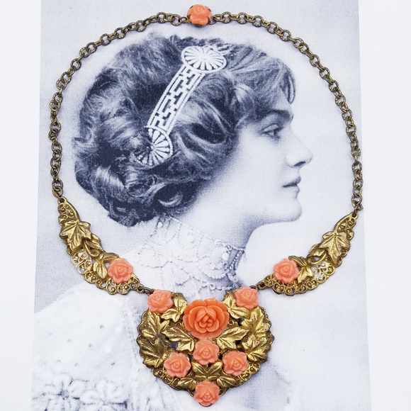 Vintage Jewelry - Vintage Thermoset and Brass floral necklace